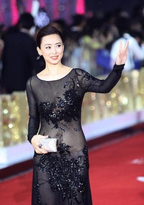 翁虹性感照片,光影交织下的绝美风采